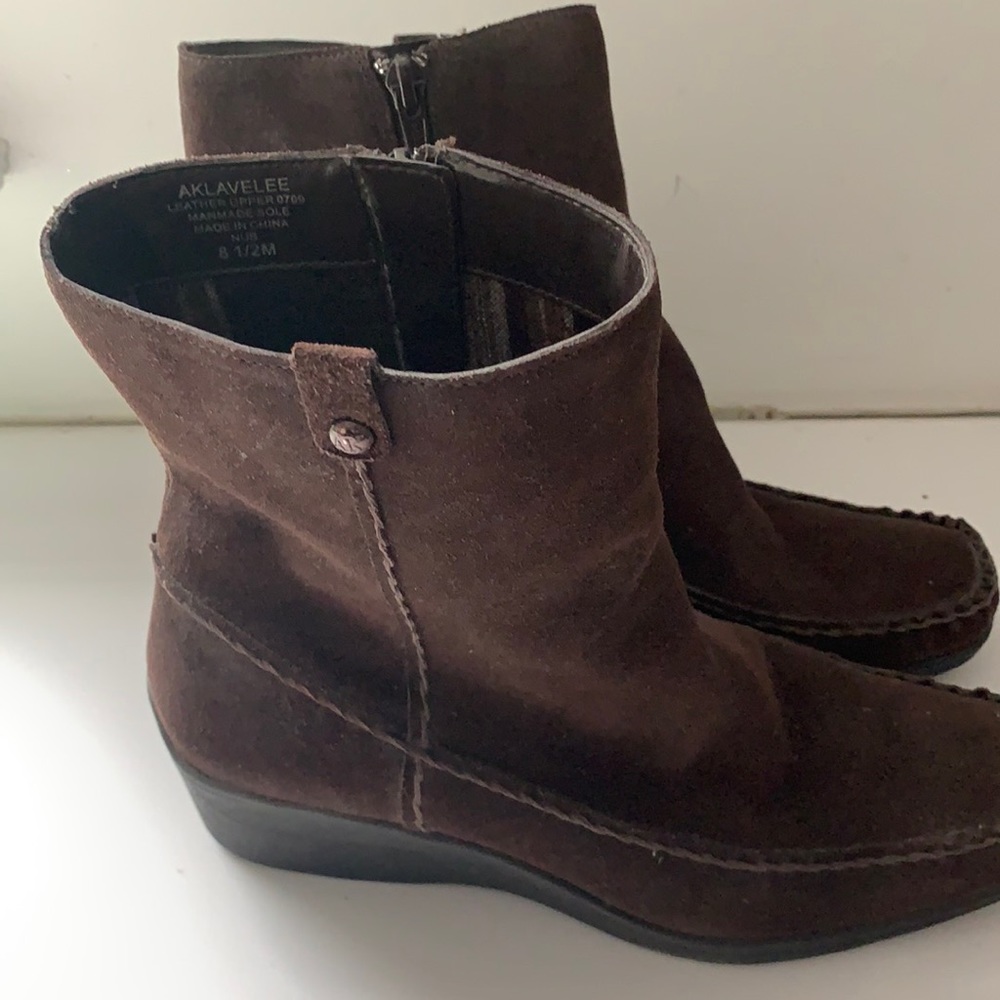 Anne Klein iflex wedged low bootie
